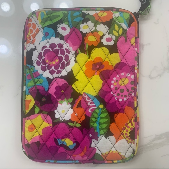 Vera Bradley Reader Sleeve in Pink Floral Va Va Bloom Print NWT - Picture 2 of 7